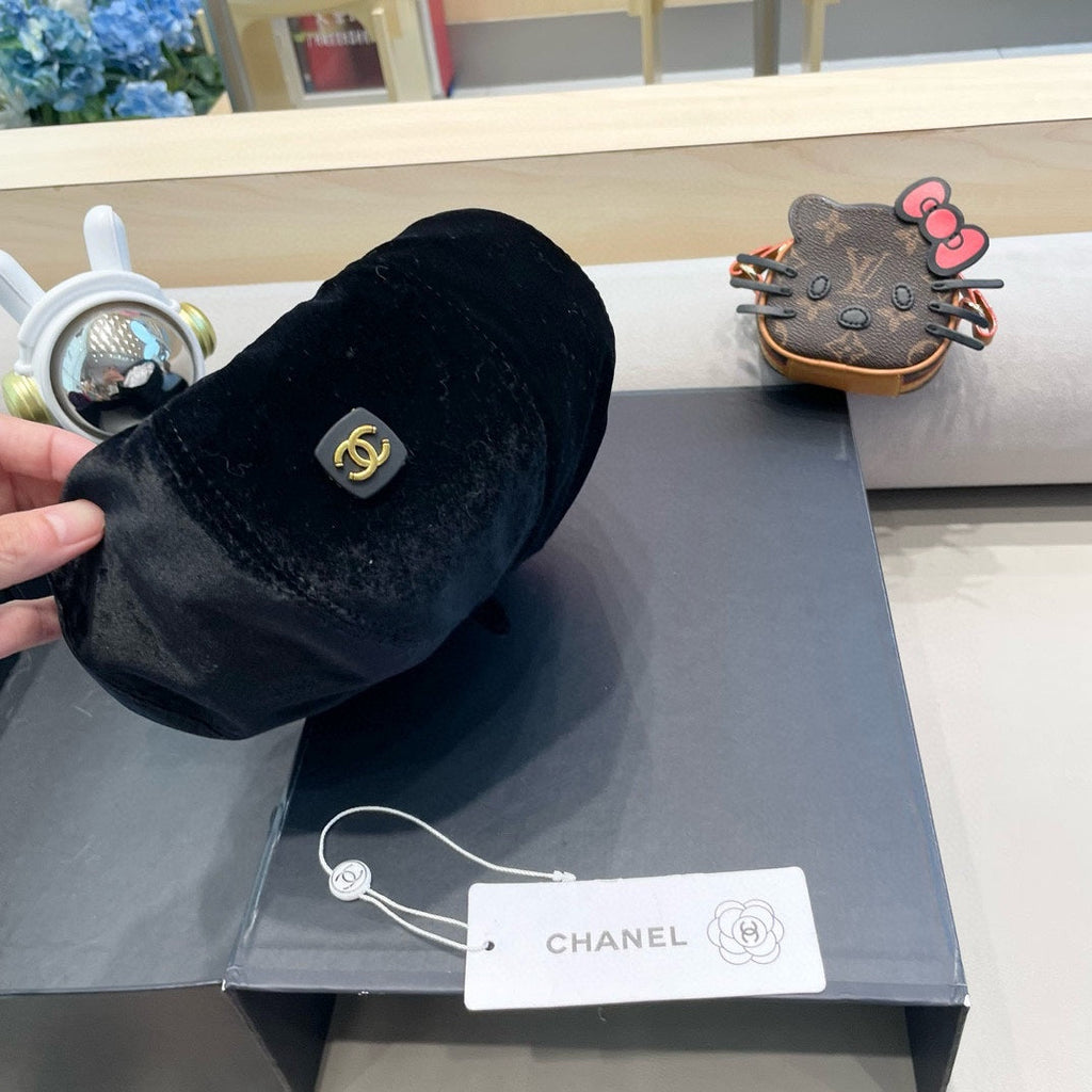 BERET HAT IN BLACK VELVET 413324