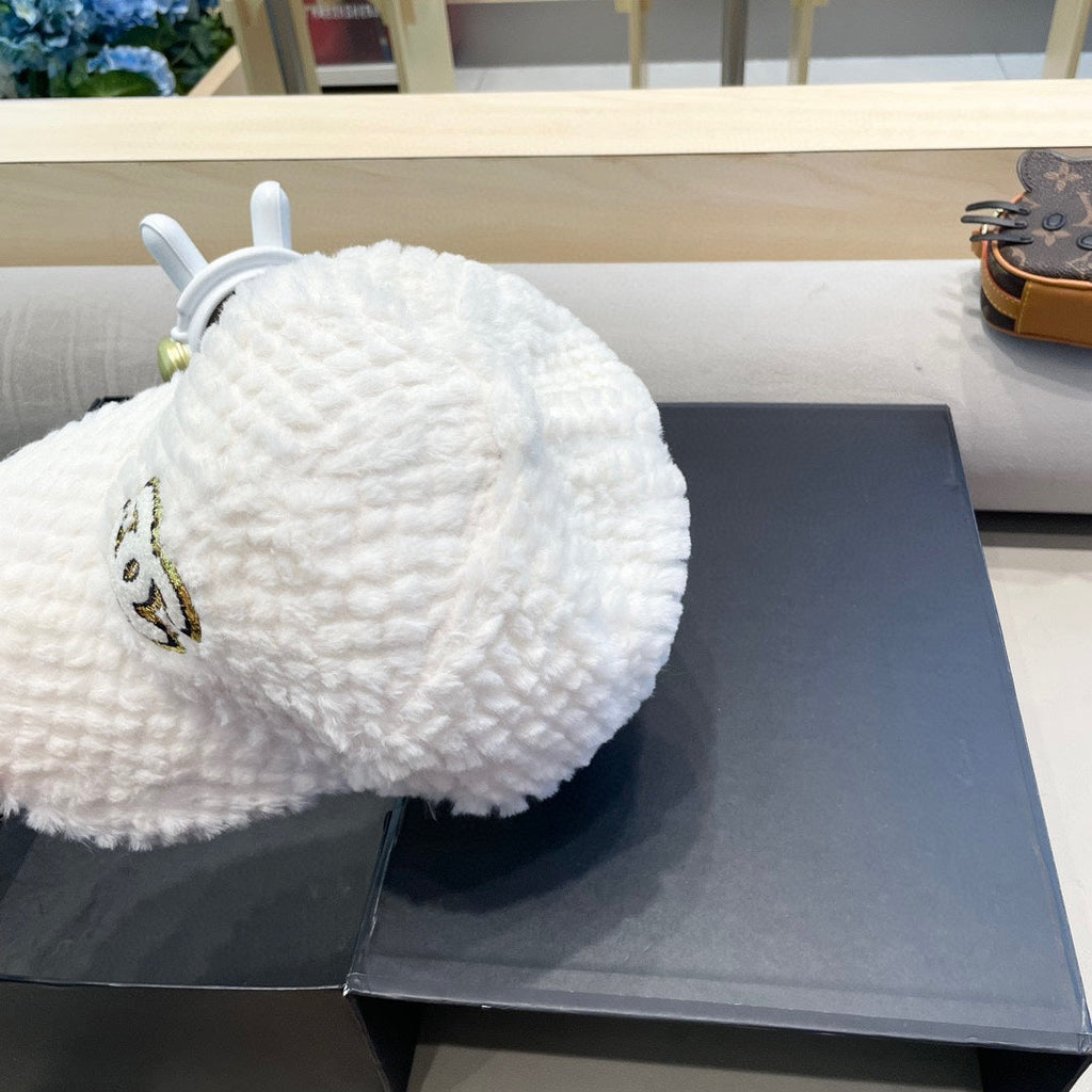 BASEBALL CAP IN WHITE FLEECE 431372