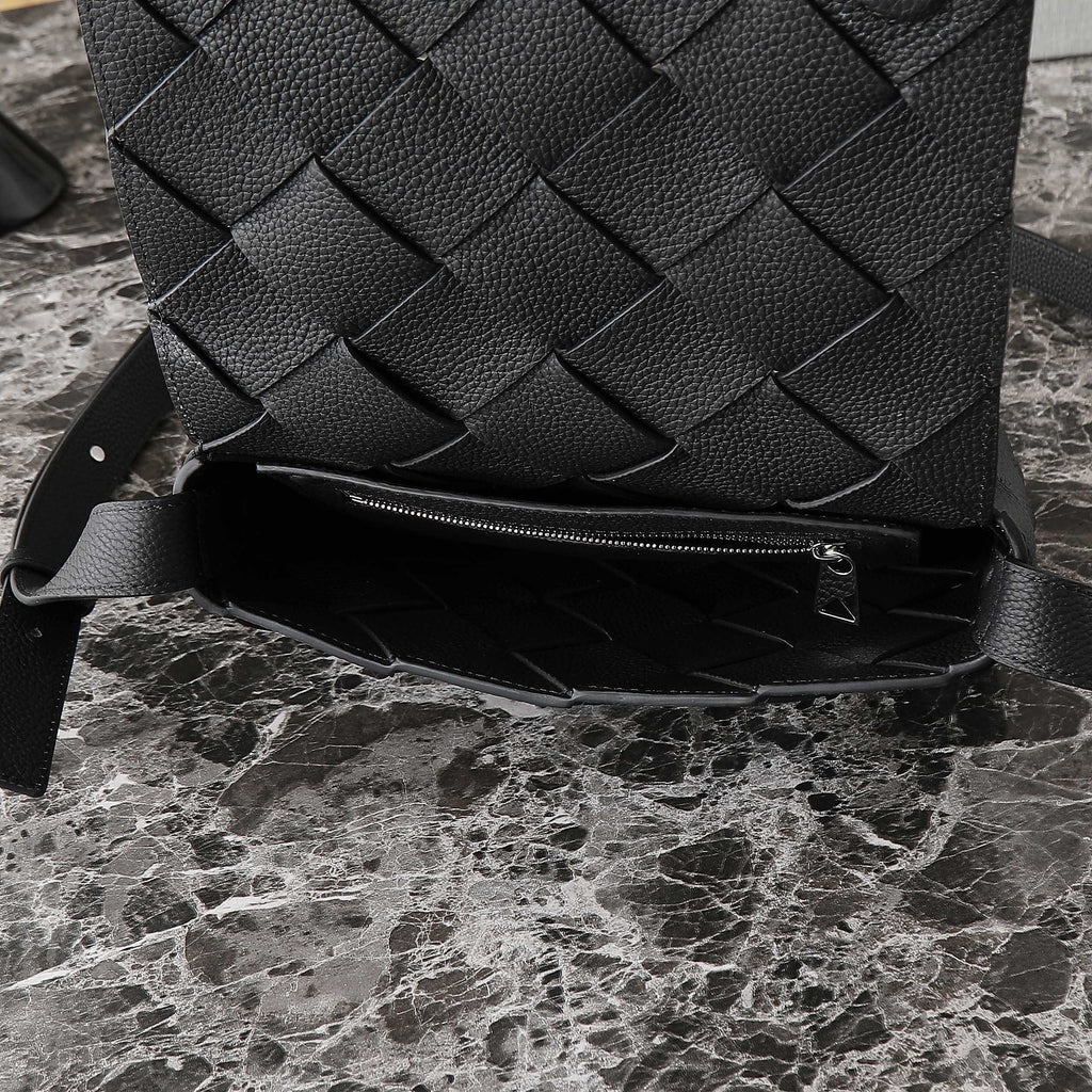 BV 25S DIAGO SHOULDER BAG 25.5 IN BLACK GRAIN COWHIDE
