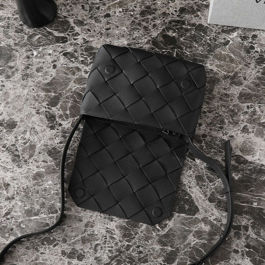 BV 25S DIAGO SHOULDER BAG 25.5 IN BLACK GRAIN COWHIDE