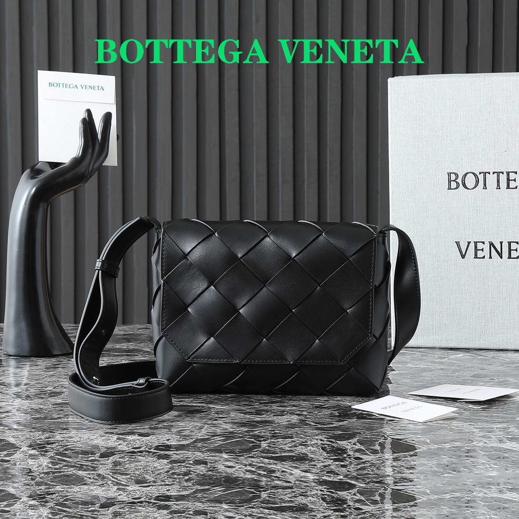 BV 25S DIAGO SHOULDER BAG 25.5 IN BLACK COWHIDE