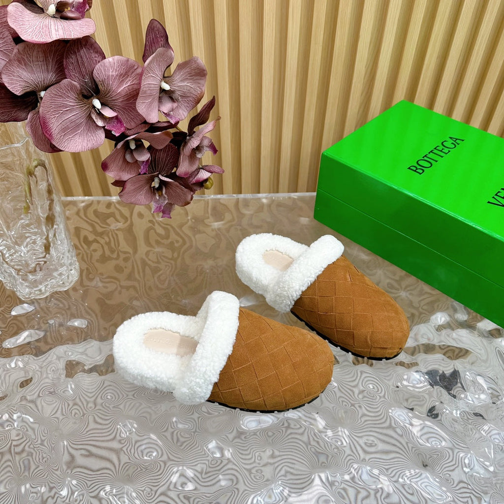 BV Mule Gold Suede White Shearling 957416