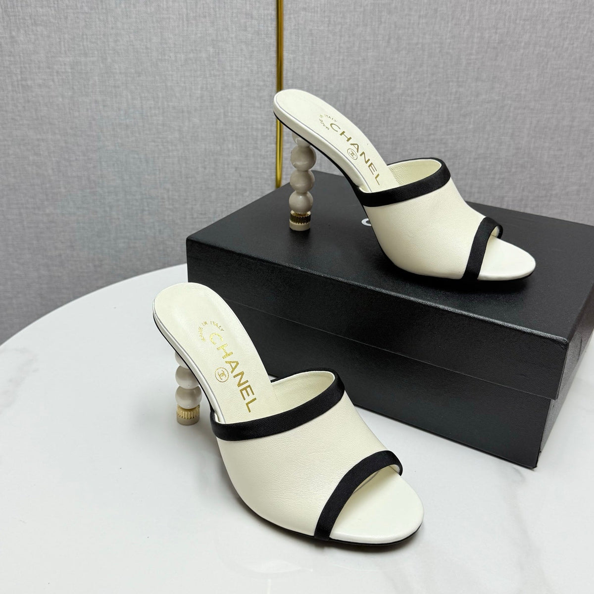 CC 25 High Heel Slippers 85mn White Black Sheepskin 368789