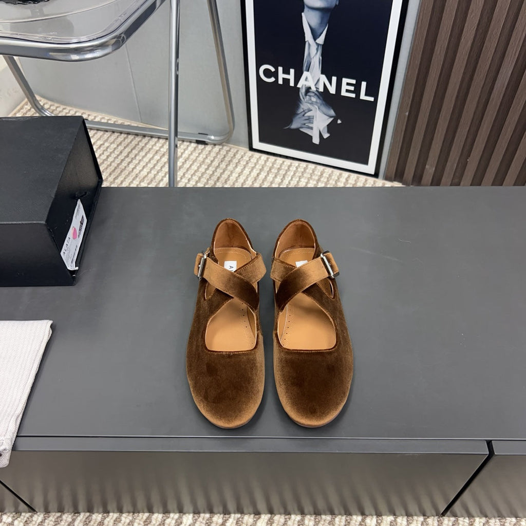 Alaila Criss Cross Ballet Flats In Brown Velvet 996041