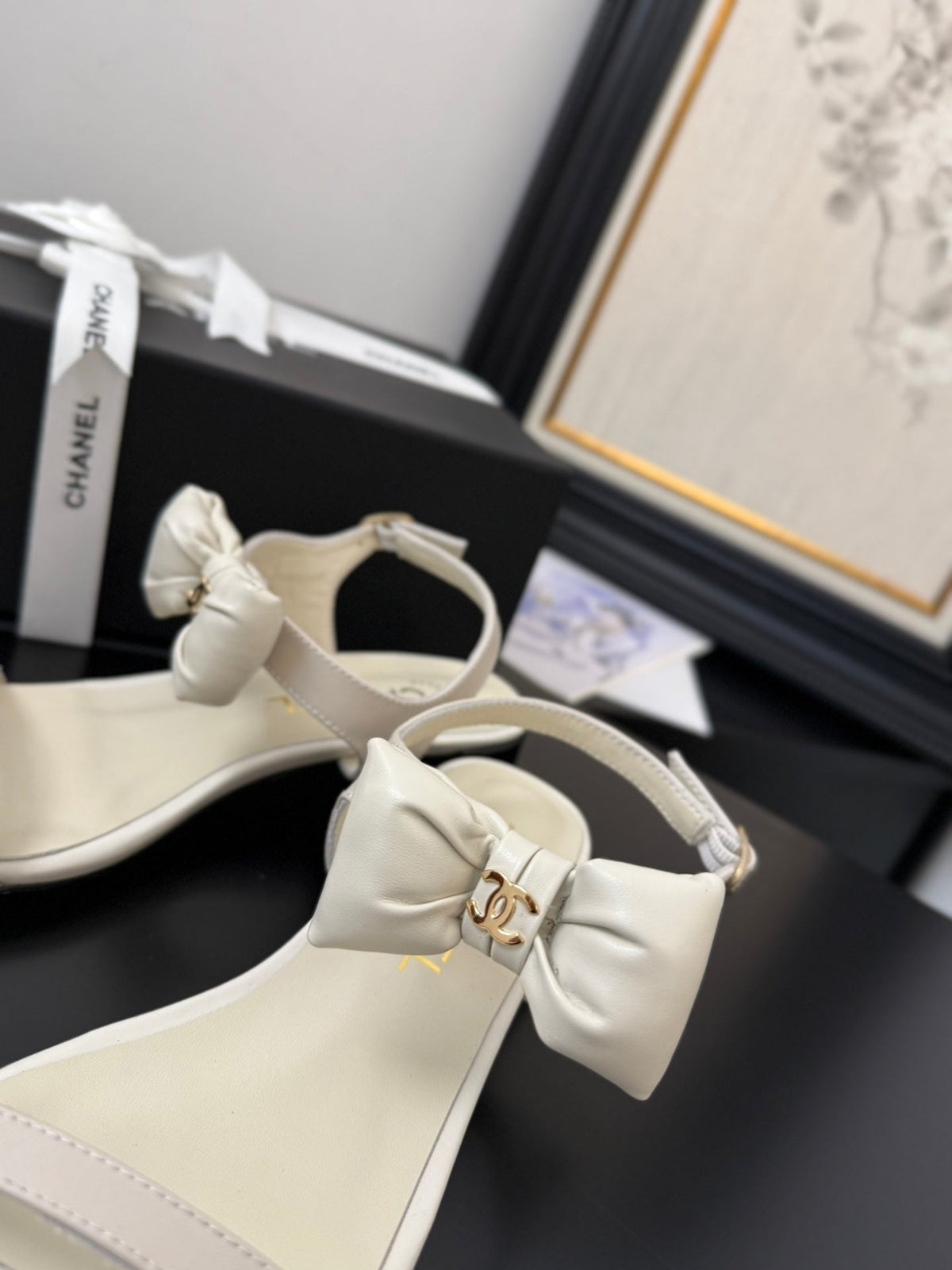 CC 25 Bow Attached Sandals White Sheepskin 233419