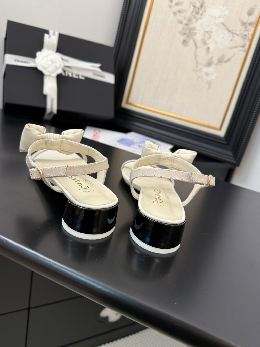 CC 25 Bow Attached Sandals White Sheepskin 233419