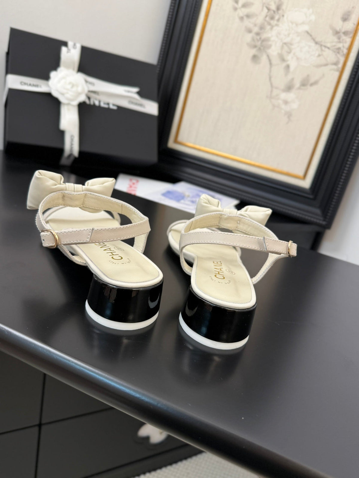 CC 25 Bow Attached Sandals White Sheepskin 233419
