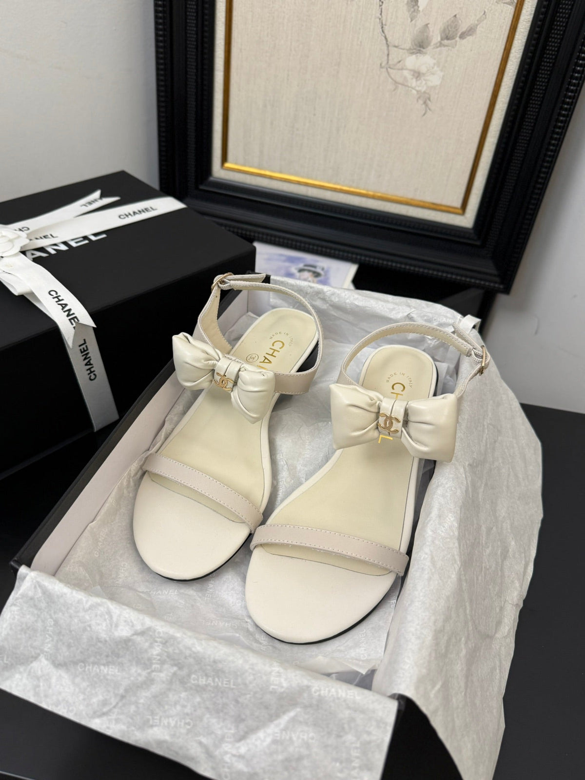 CC 25 Bow Attached Sandals White Sheepskin 233419