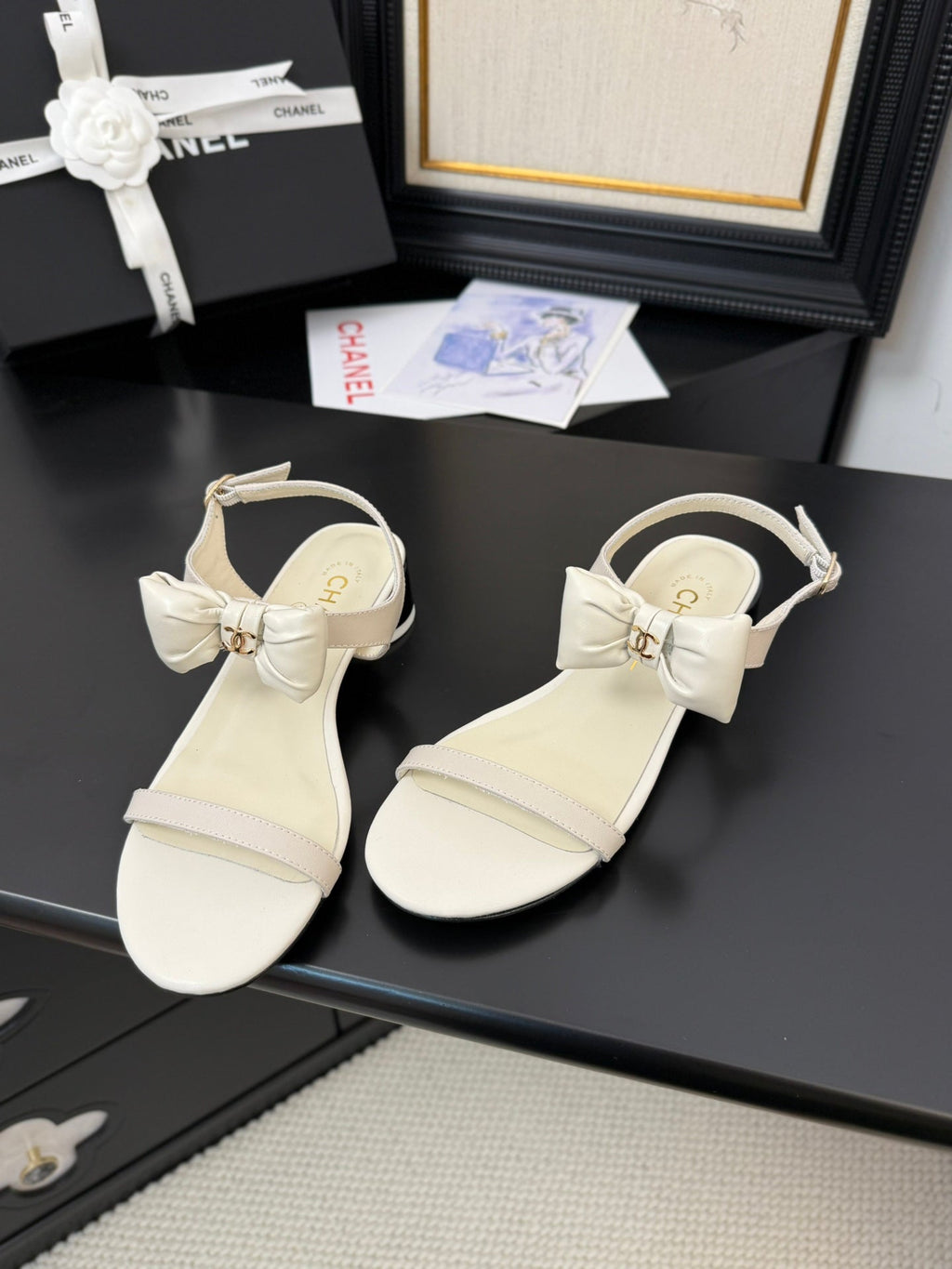 CC 25 Bow Attached Sandals White Sheepskin 233419