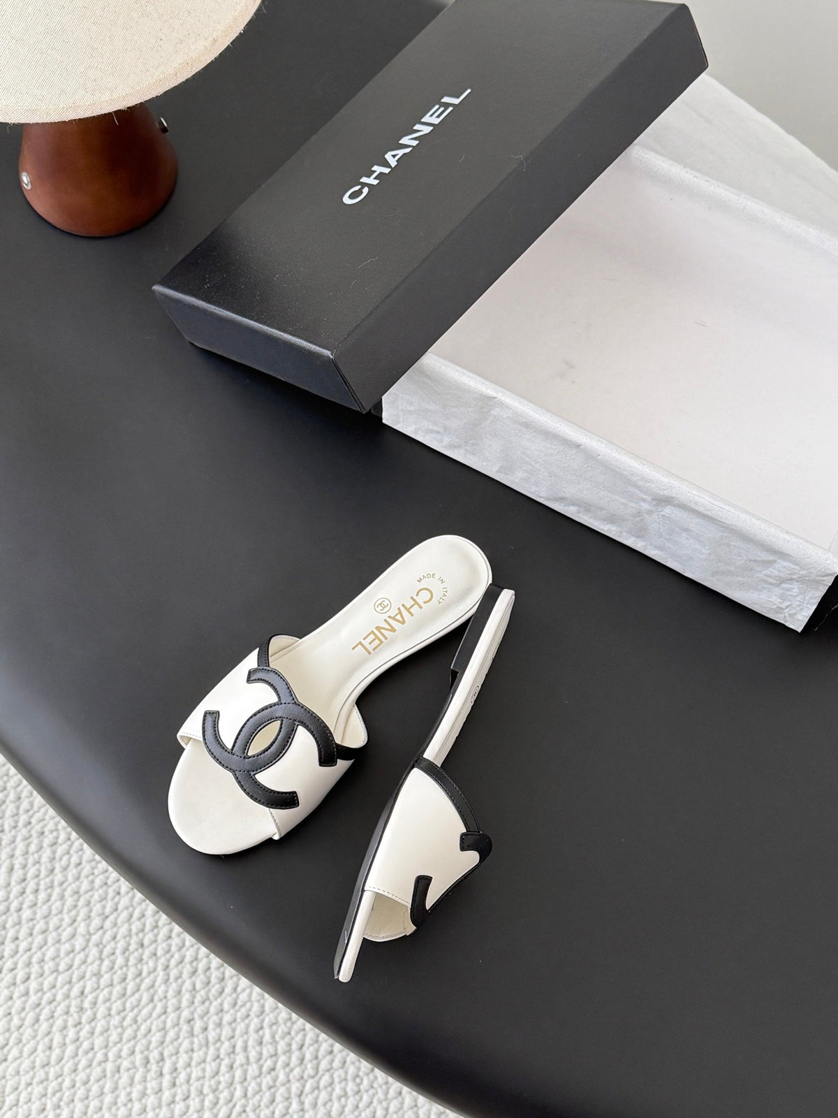 CC 2026 Flat Sandal White Black Lambskin 675868