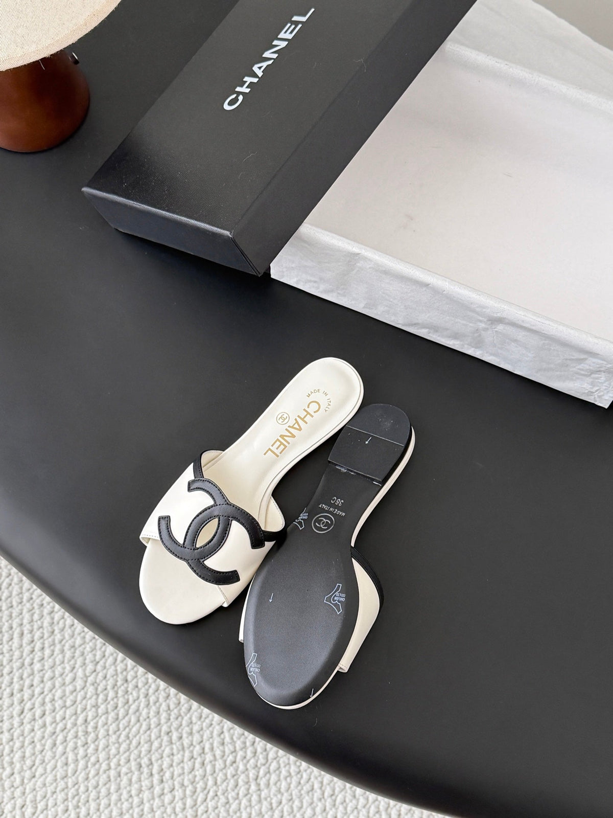 CC 2026 Flat Sandal White Black Lambskin 675868