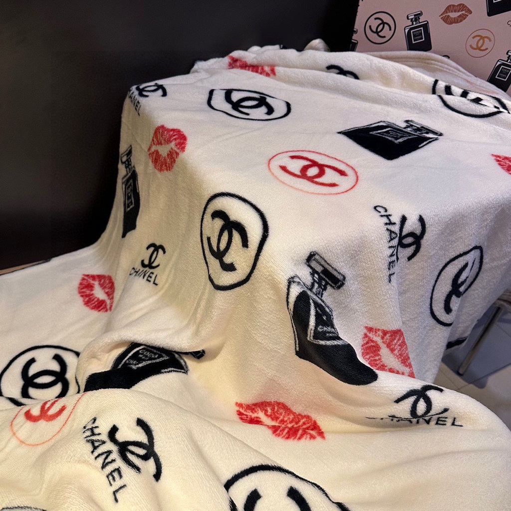 BLANKET IN WHITE MIX COLORFUL MILK VELVET 152041