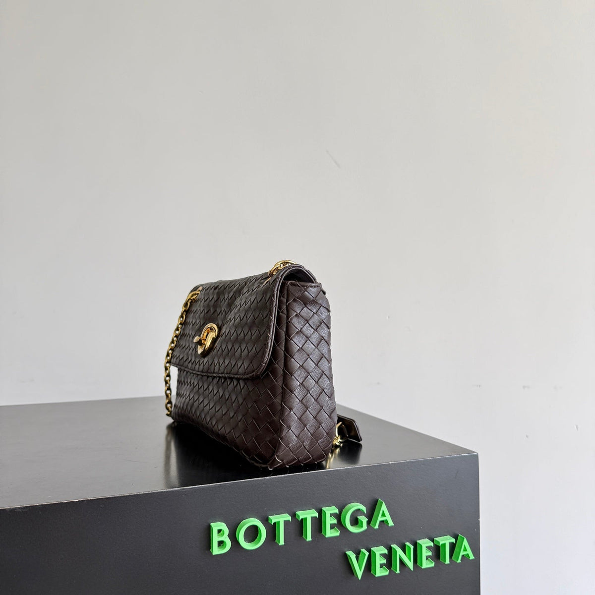 BV 26s Madison Bag 27cm Coffee Intrecciato Leather