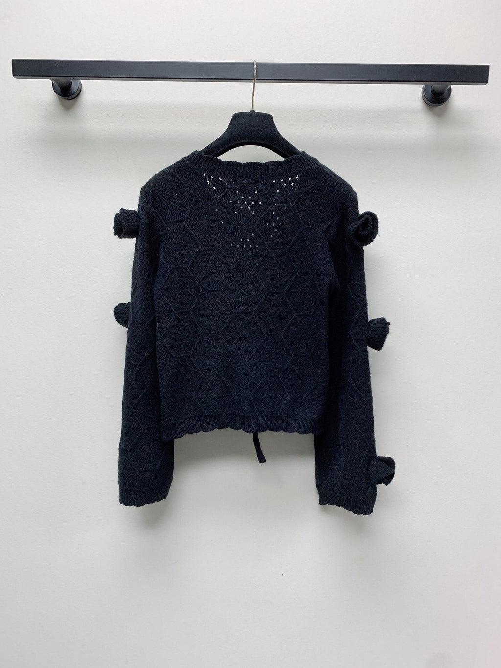 CC 25 Knitted Three-Dimensional Flower Tie Cardigan in Black 277589