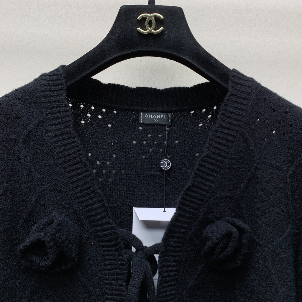 CC 25 Knitted Three-Dimensional Flower Tie Cardigan in Black 277589