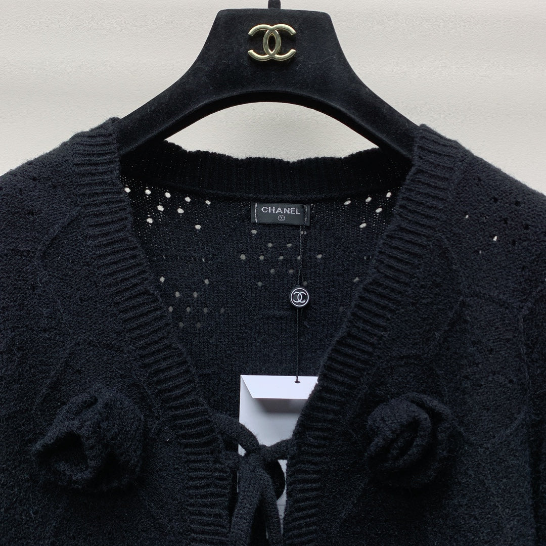 CC 25 Knitted Three-Dimensional Flower Tie Cardigan in Black 277589