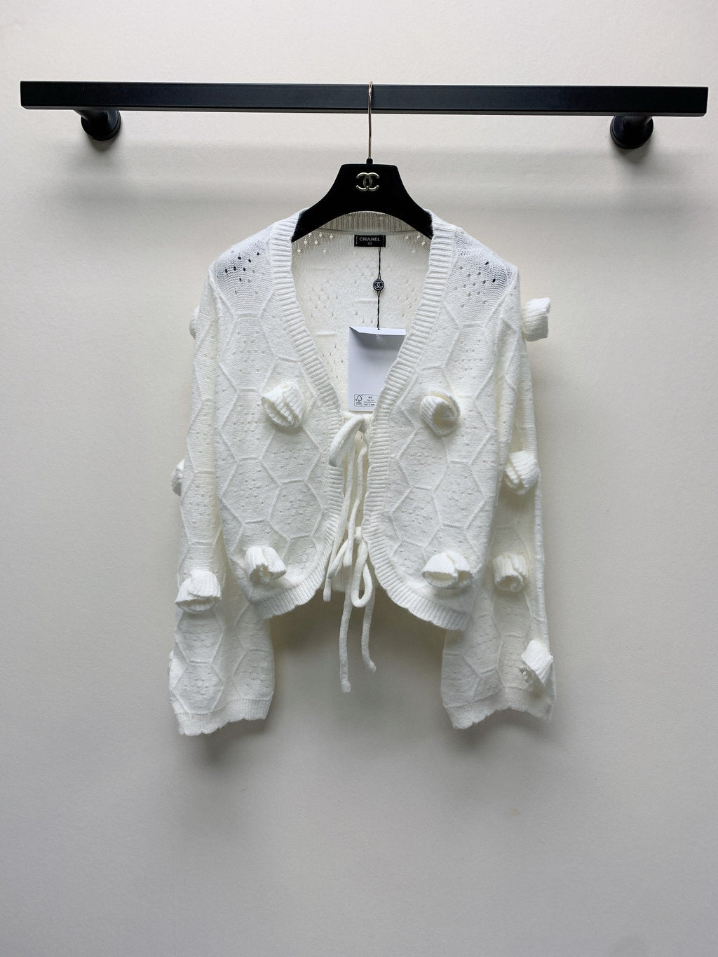 CC 25 Knitted Three-Dimensional Flower Tie Cardigan in White  277591