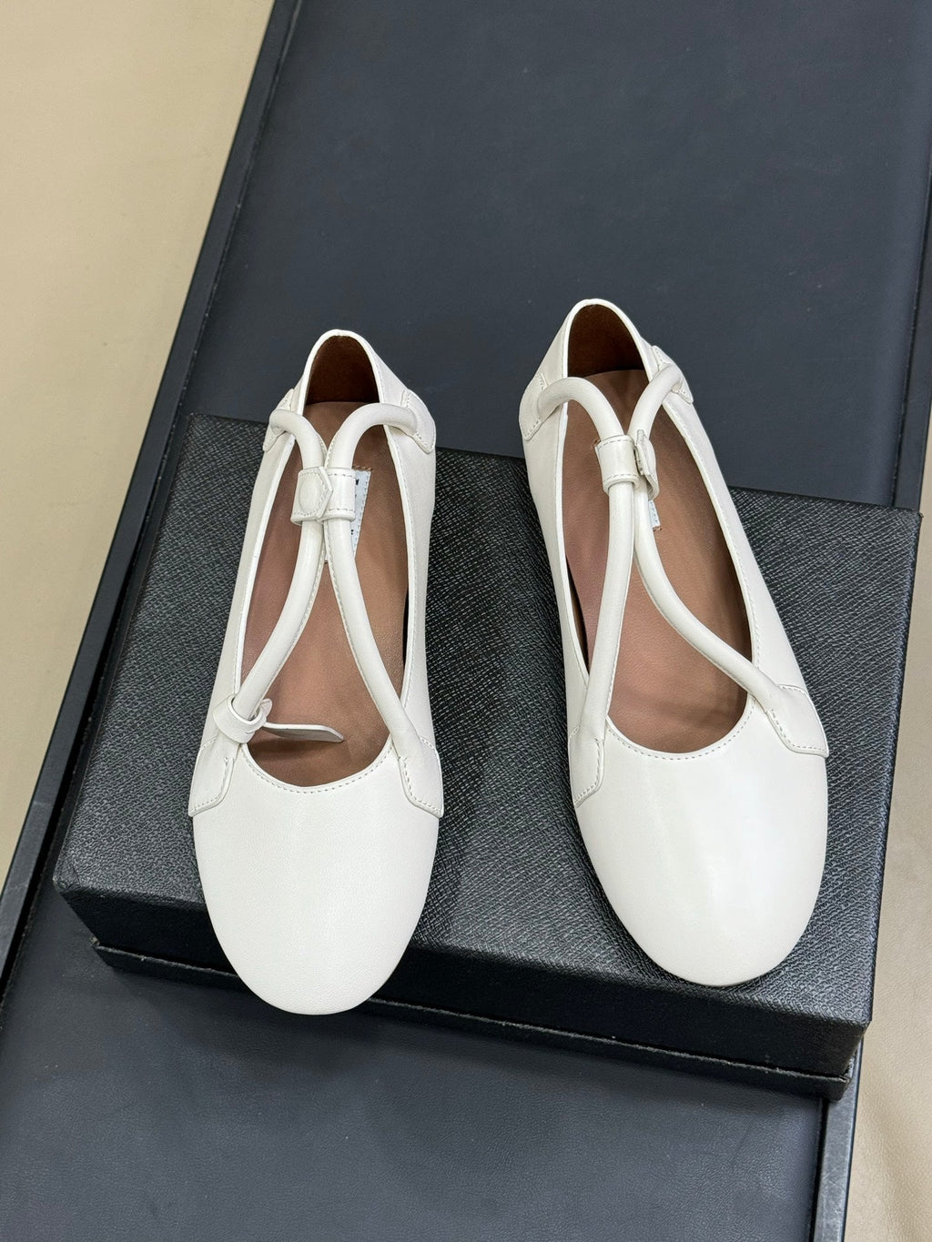 ALAIA Le Teckel Ballet Flats White Sheepskin 468730