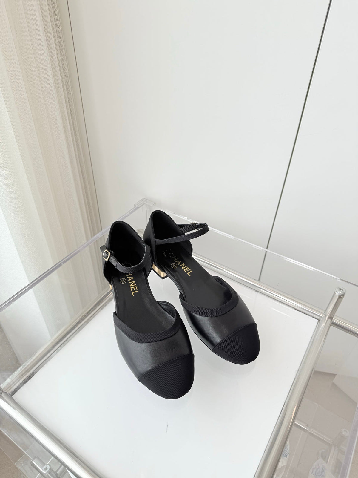 CC 25 Mary Jane Black Sheepskin 238754