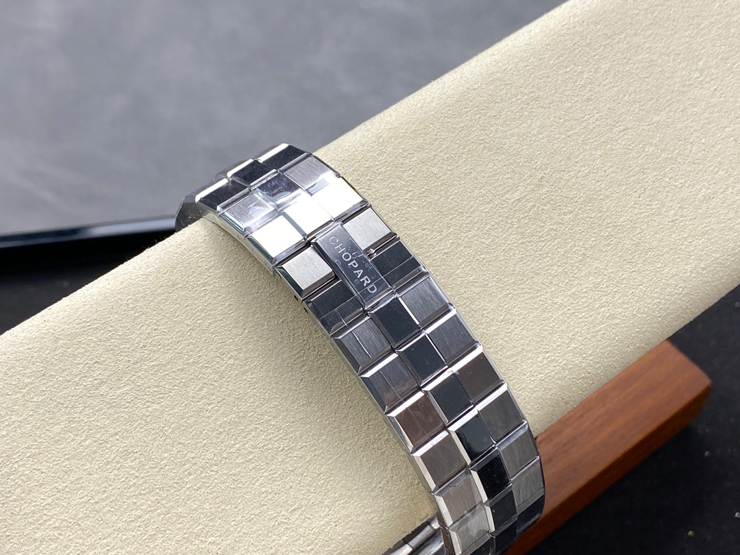 Alpine Eagle 41mm Silver Red Dial