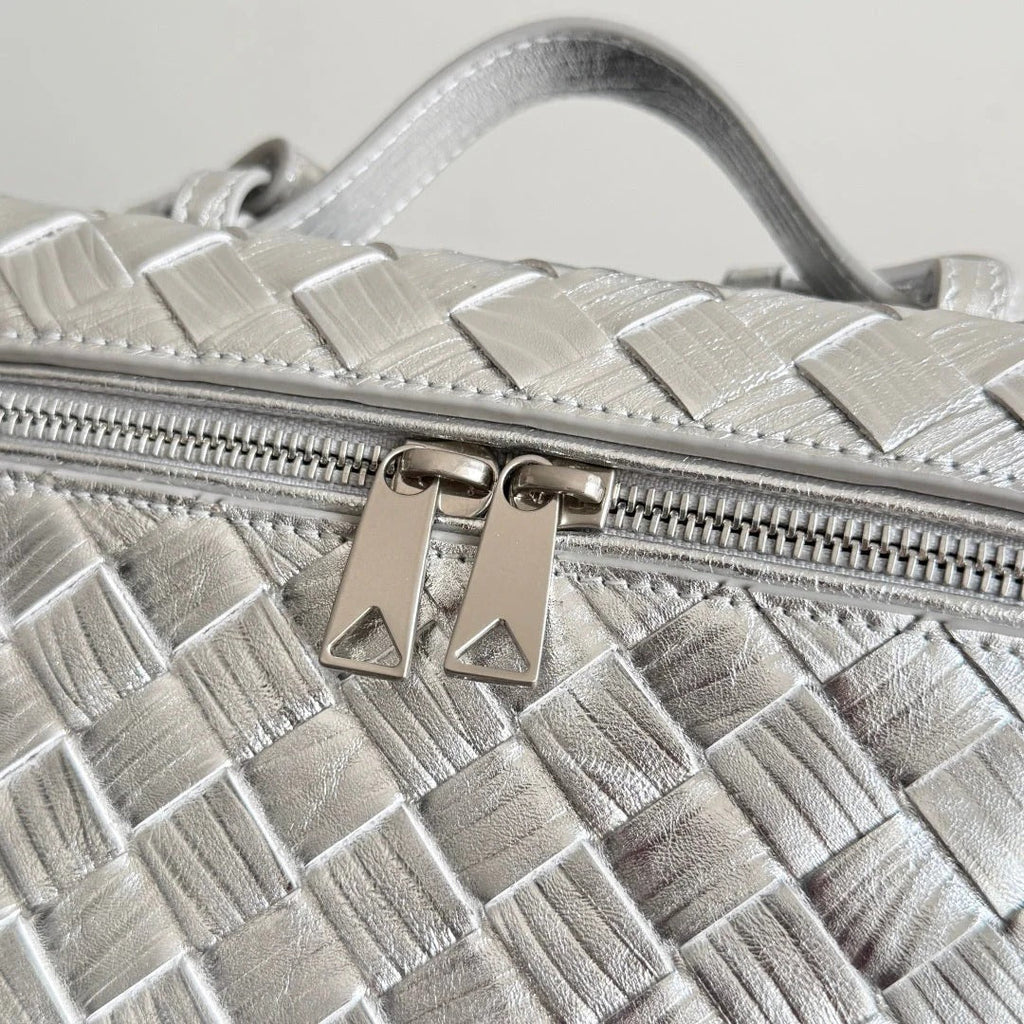 Bottega Veneta 2026 Bang Bang Vanity Case 22cm Silver Laminated Leather 137084
