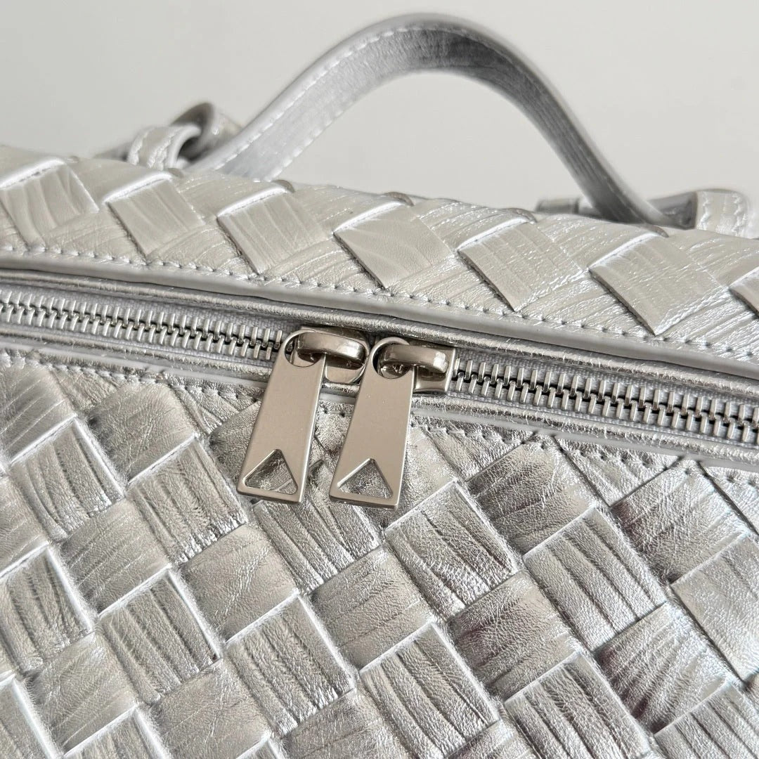 Bottega Veneta 2026 Bang Bang Vanity Case 22cm Silver Laminated Leather 137084