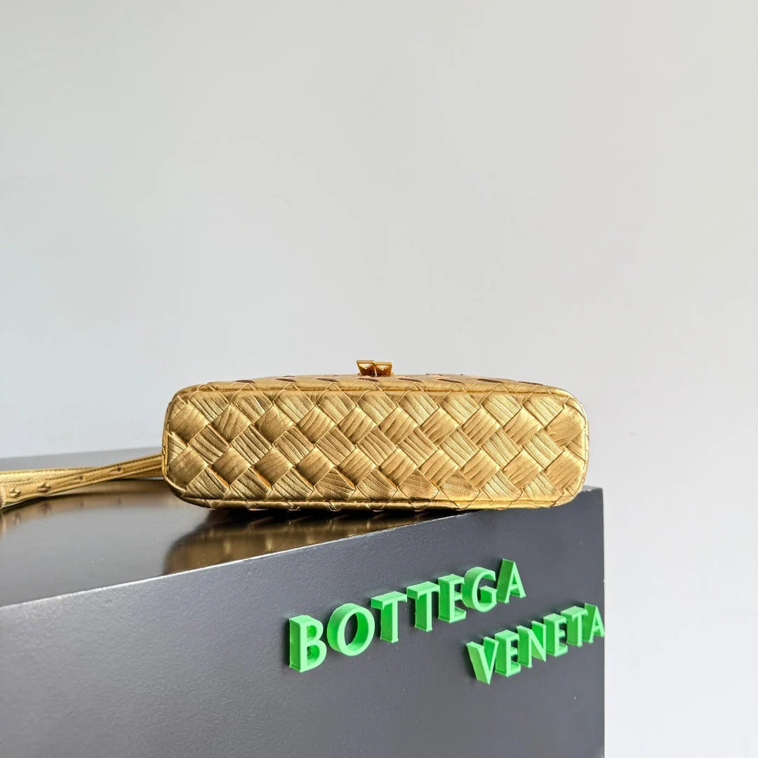 Bottega Veneta 2026 Bang Bang Vanity Case 22cm Gold Laminated Leather 137085