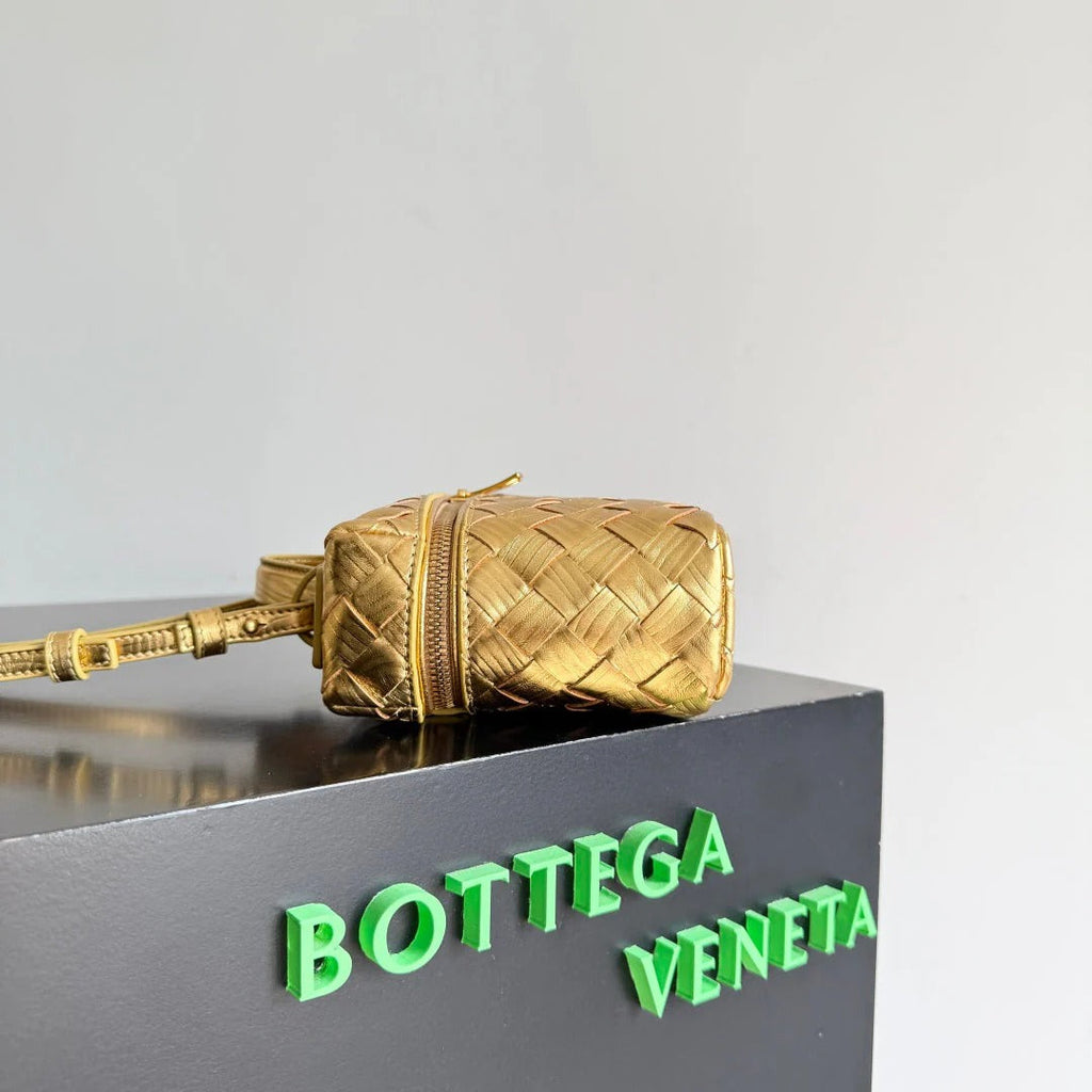 Bottega Veneta 2026 Bang Bang Vanity Case 22cm Gold Laminated Leather 137085