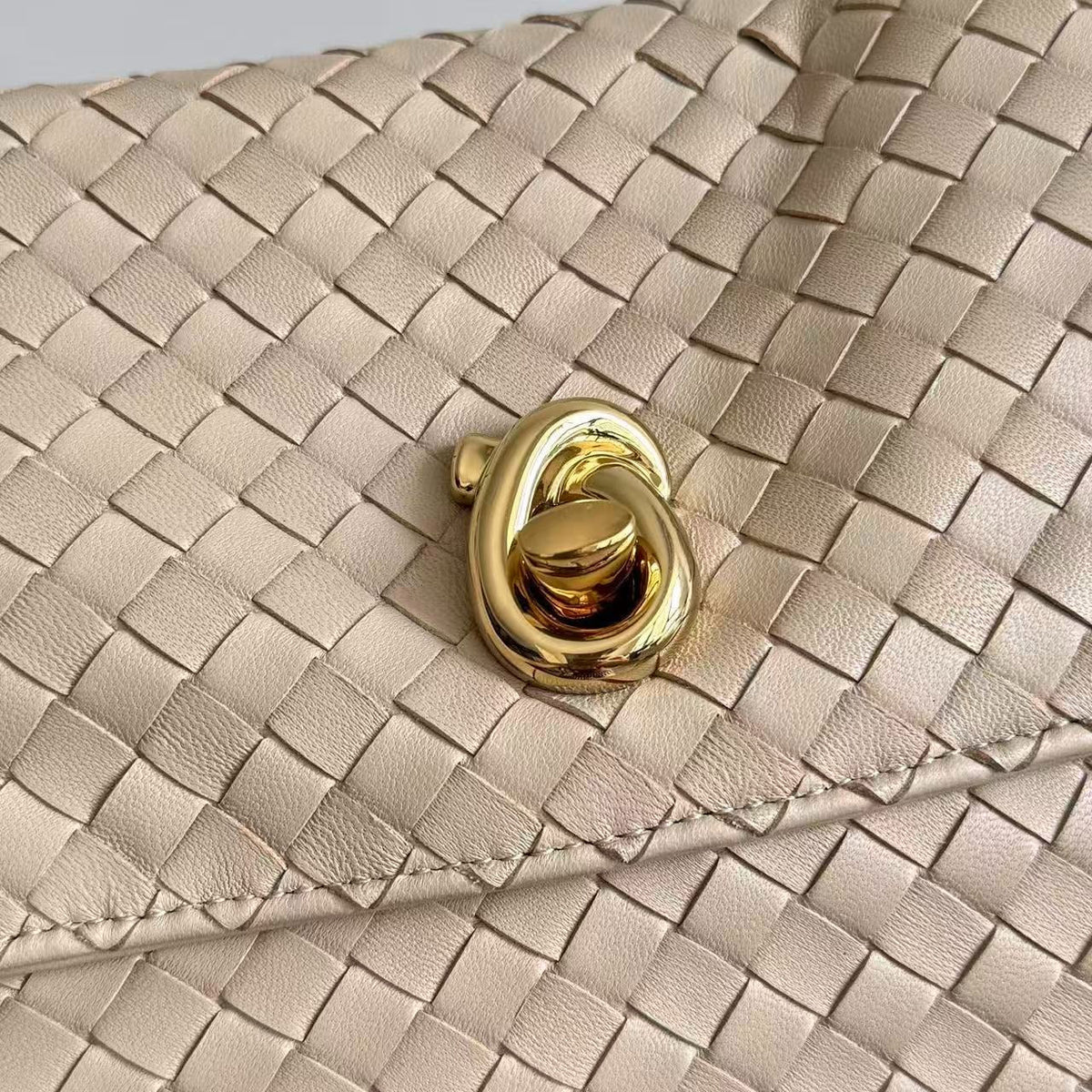 Bottega Veneta 2026 Madison Intrecciato Bag 27cm Beige Leather