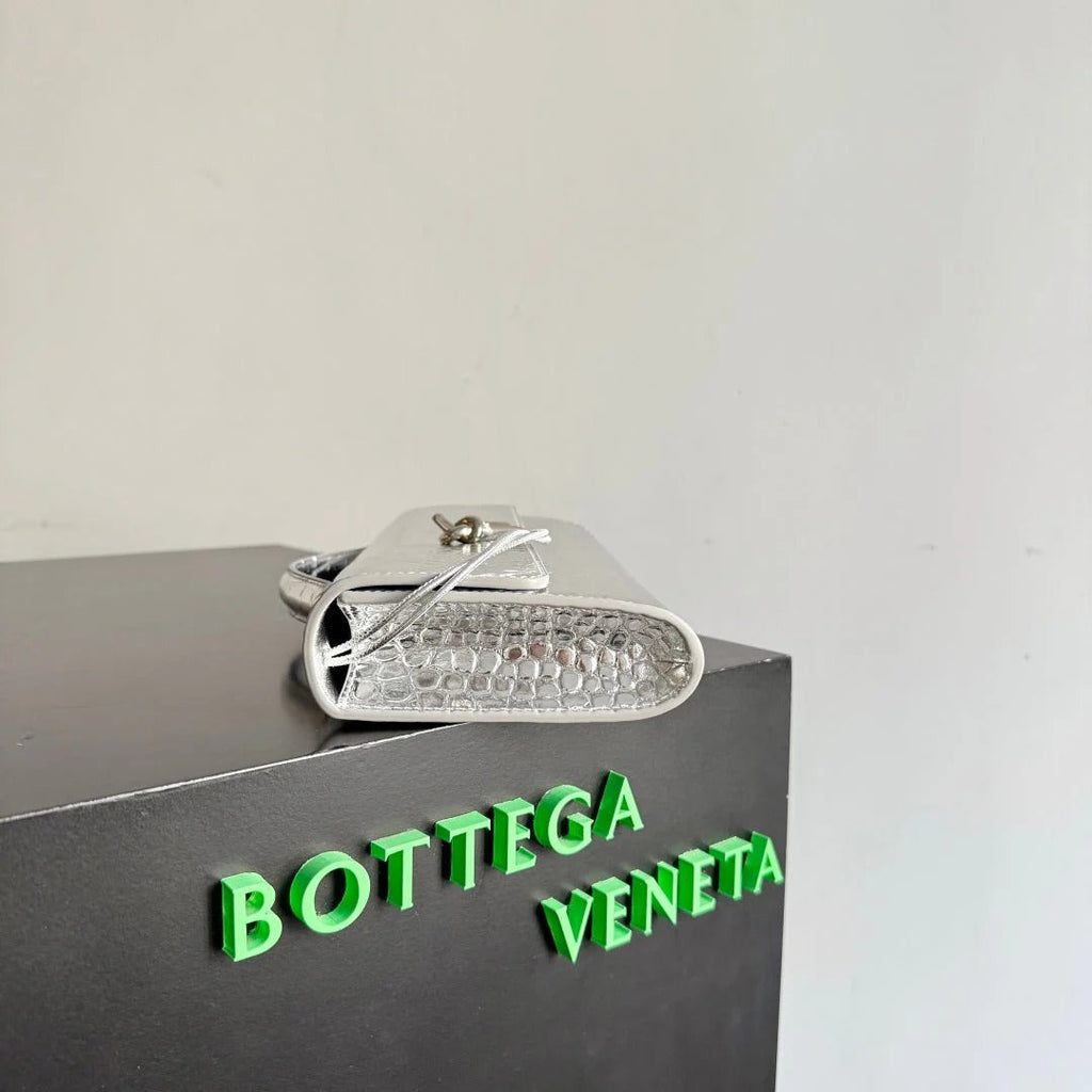 Bottega Veneta 2026 Andiamo Bag 31cm Silver Crocodile-embossed Leather 137072