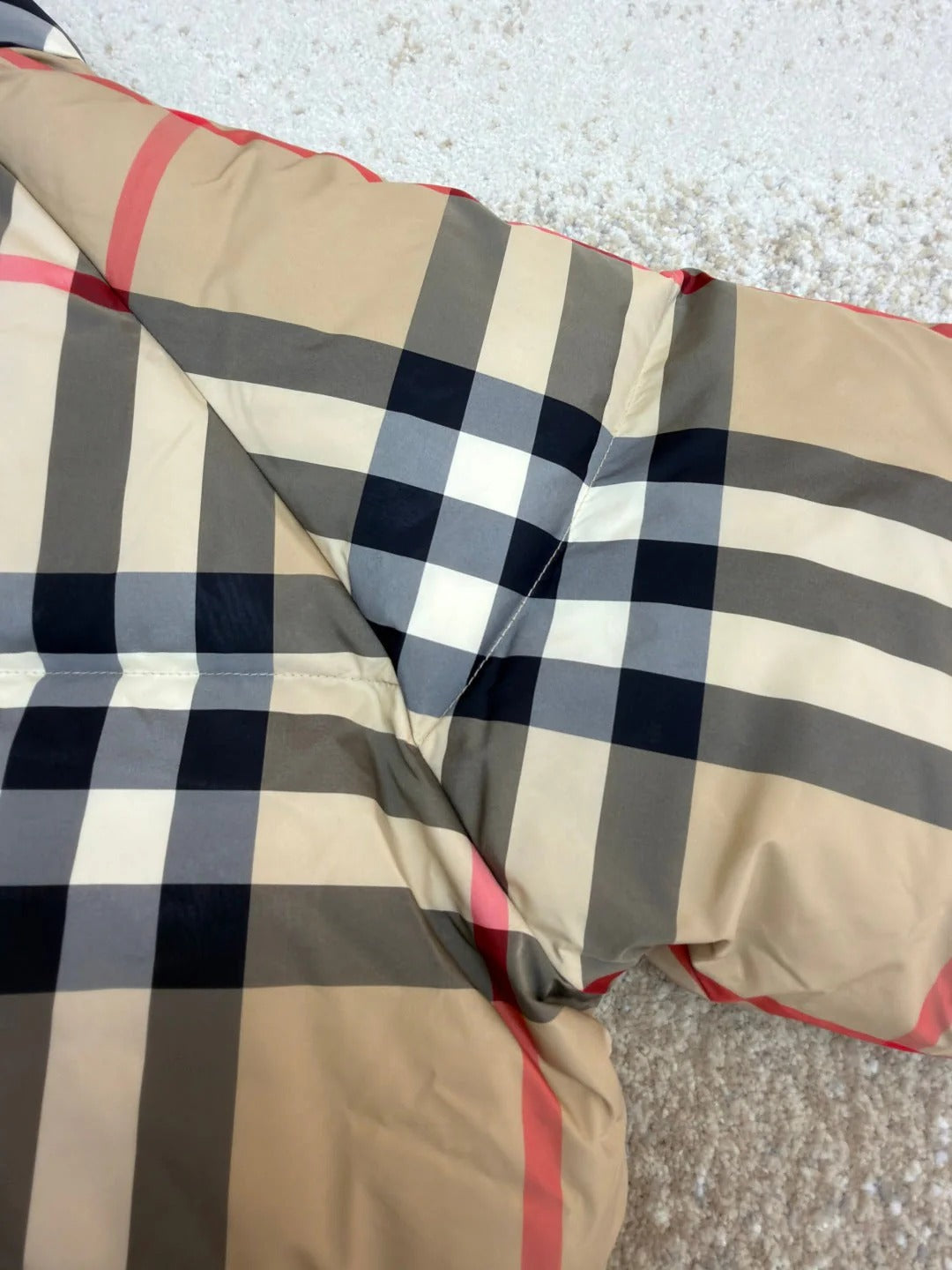 BURBERRY 25S DOWN JACKET 568517