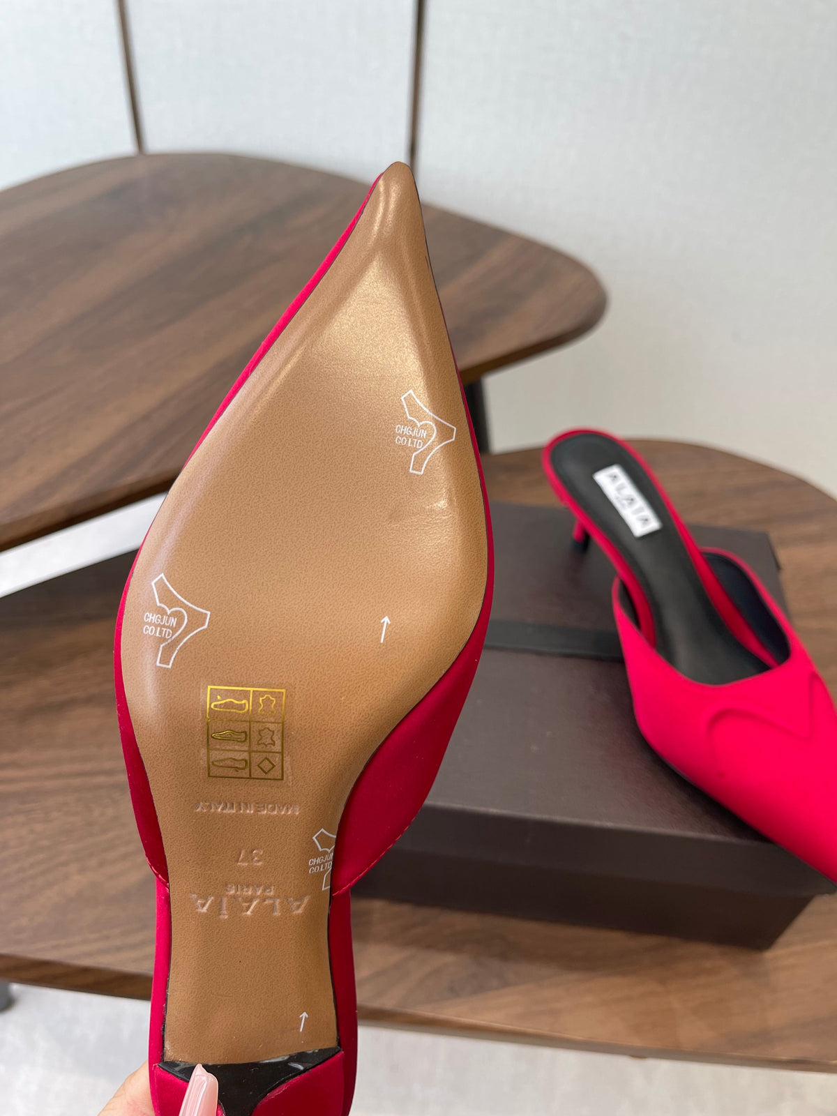 Alaia 26 Pointed-toe Mules 50 Red Sheepskin 624910