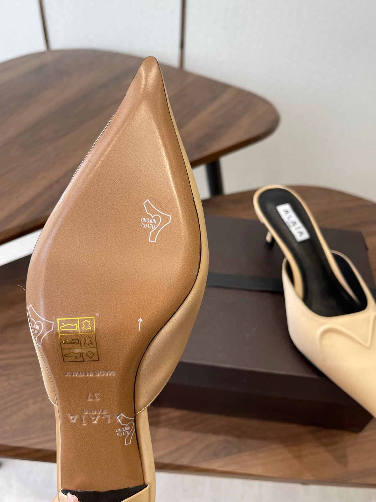 Alaia 26 Pointed-toe Mules 50 Beige Sheepskin 624907