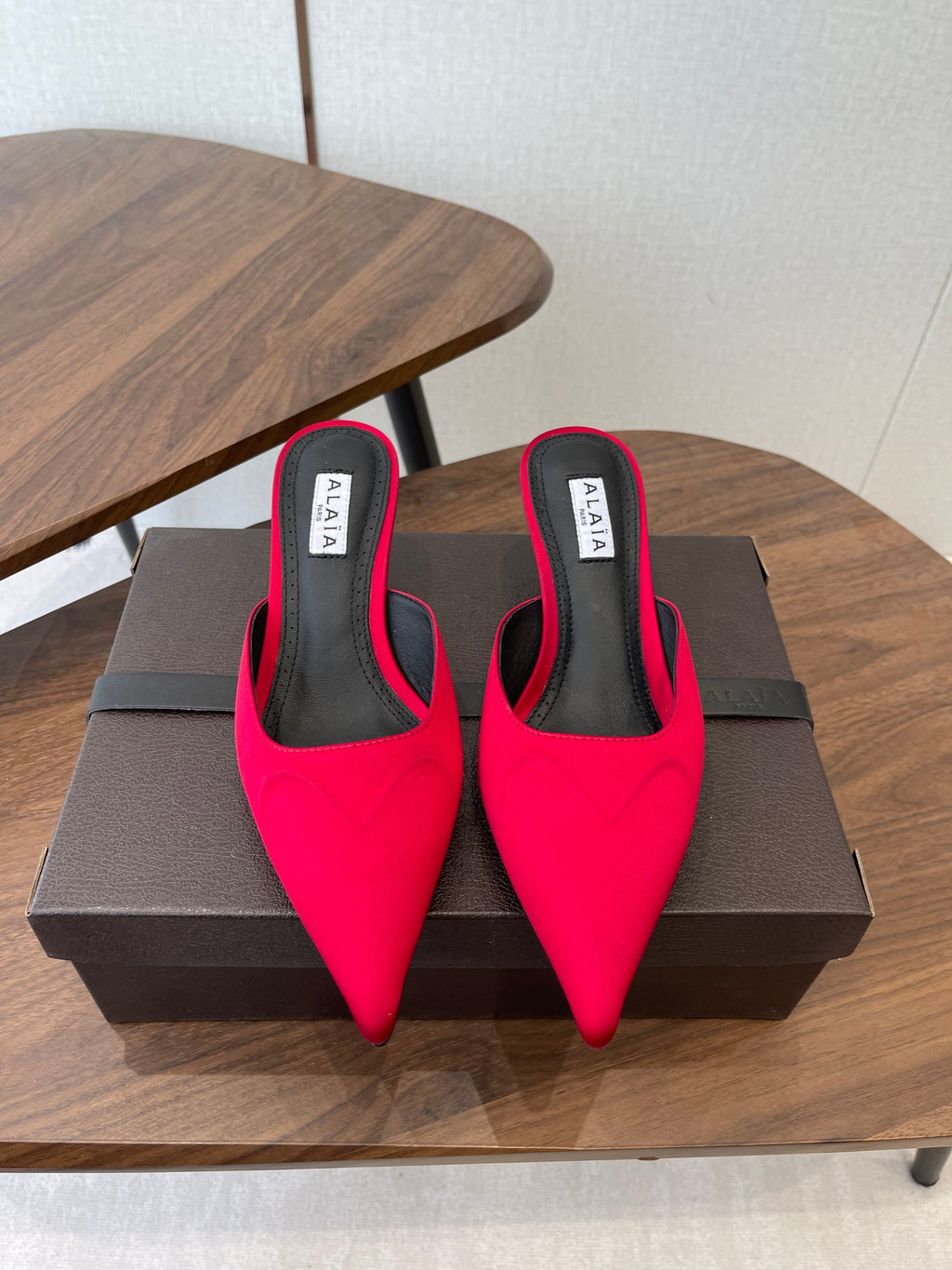 Alaia 26 Pointed-toe Mules 50 Red Sheepskin 624910